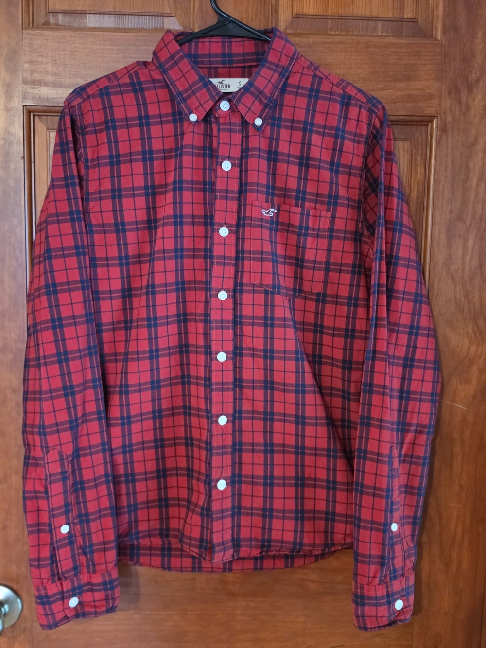 Hollister Men’s Red and Navy Plaid Button-Down Shirt